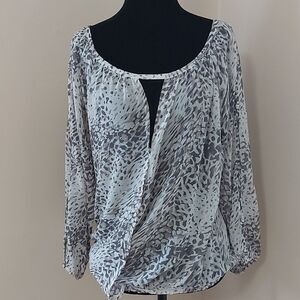 Love stitch cross front top sz. M